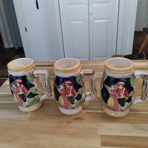 Three-dimensional majolica type mugs set of 3
